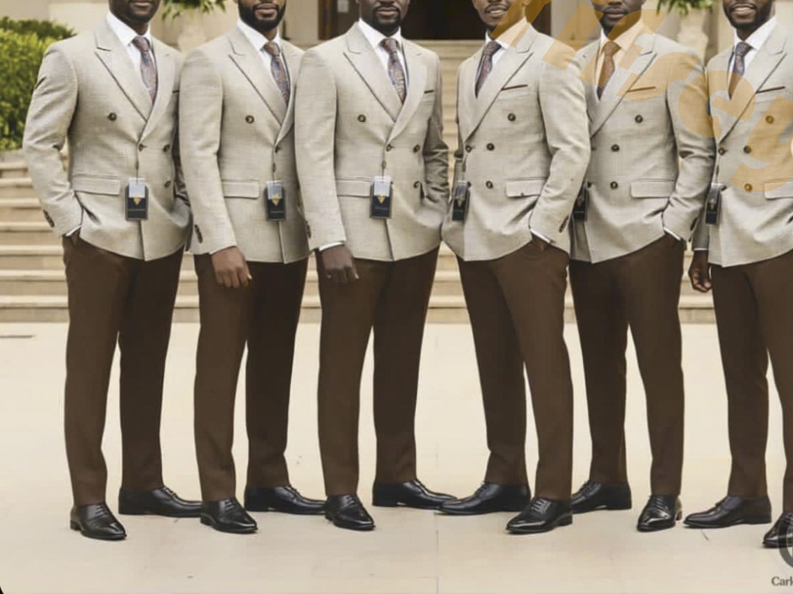 Men Grooming Outfit - ชุดสูทผู้ชายสีเทา แจ็คเก็ตสีเทา กางเกงสีน้ำตาล ตัดเย็บพิเศษ กระดุมสองแถว ชุดทักซิโด้